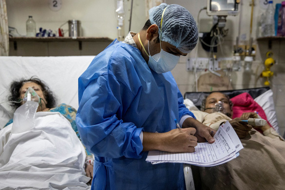  
Bệnh nhân mắc Covid-19 điều trị tại bệnh viện. (Ảnh: AFP)