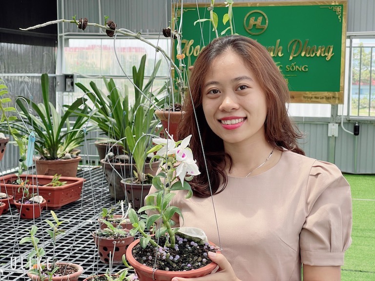 Bà chủ vườn lan chục loài Thùy Linh chia sẻ bí quyết trồng lan