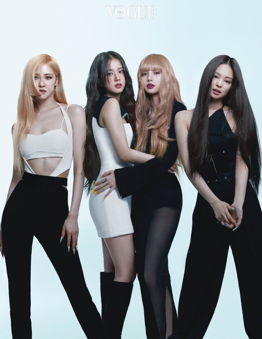 Là những người mẫu ảnh thực hiện cho tạp chí Vogue danh tiếng, các cô gái Blackpink trở nên cực kỳ sang trọng và quyến rũ. Hãy cùng chiêm ngưỡng những bức hình đầy ấn tượng và đẹp nhất của các cô nàng khi ăn uống trên trang phục đẳng cấp của thế giới thời trang.