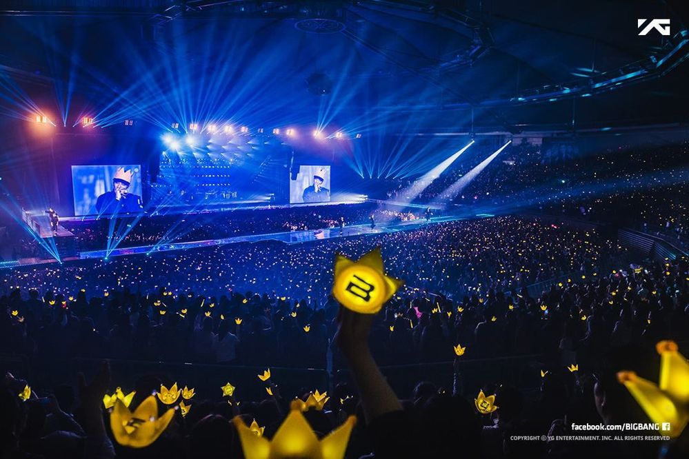  
Nhìn biển vàng trong concert của BIGBANG cũng đủ cho thấy nhóm có lượng fan đông đến thế nào. (Ảnh: Twitter)