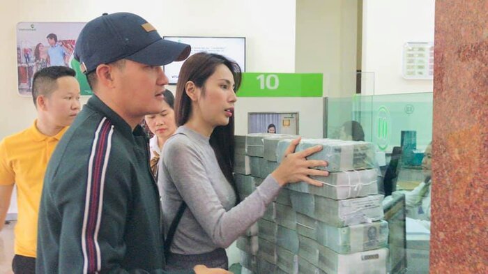 Cộng đồng mạng khuyên Thủy Tiên nên rút kinh nghiệm trong những lần từ thiện sau. (Ảnh: Facebook) Cộng đồng mạng khuyên Thủy Tiên nên rút kinh nghiệm trong những lần từ thiện sau. (Ảnh: Facebook)
