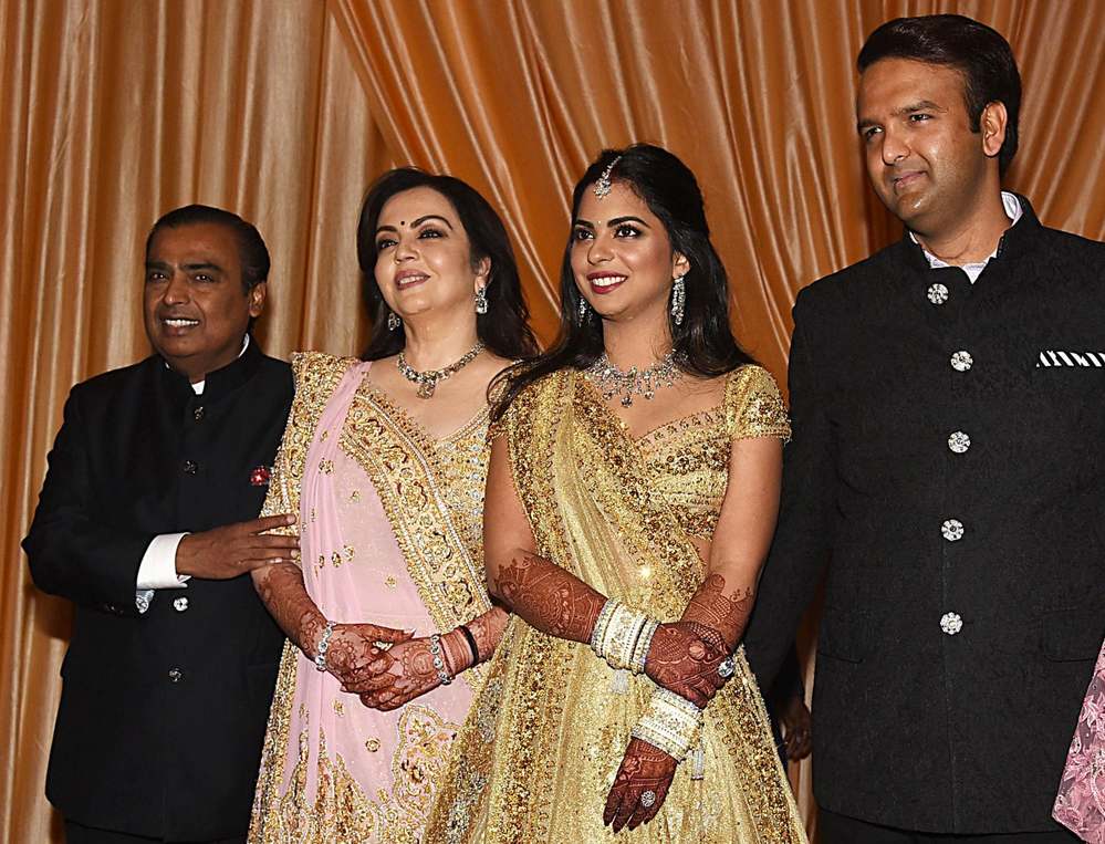  
Gia đình tỷ phú giàu nhất Ấn Độ. (Ảnh: AFP)