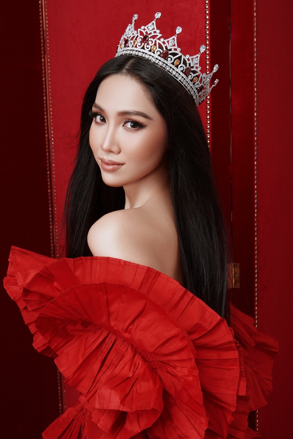  
Từng là Hoa hậu chuyển giới Việt Nam, Top 6 Hoa hậu chuyển giới Quốc tế nhưng Nhật Hà vẫn tạm gác vương miện để chinh phục cột mốc cao hơn (Ảnh: FBNV).