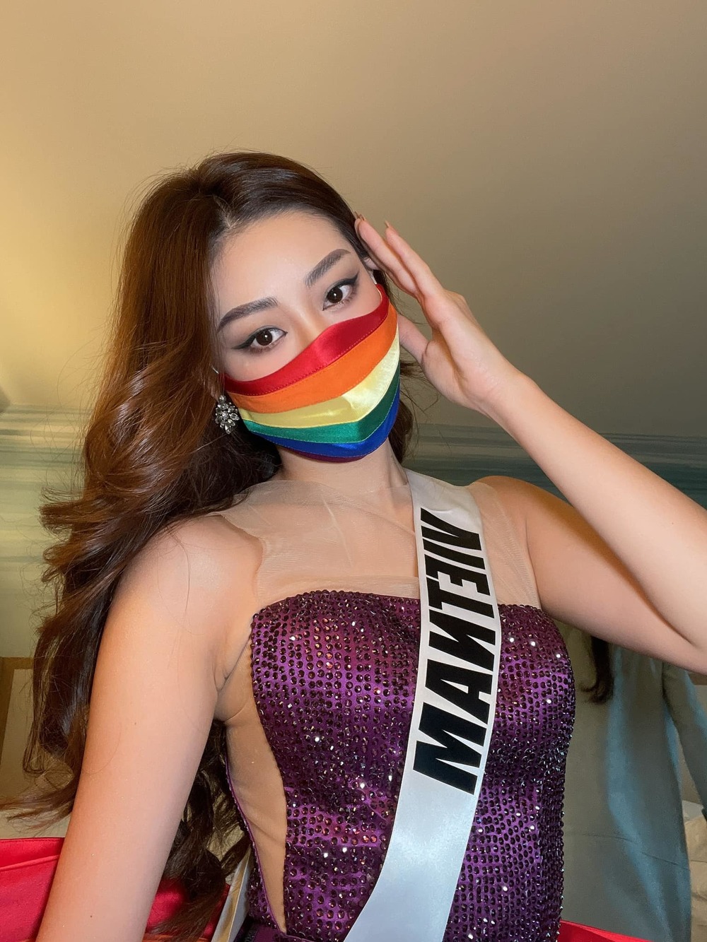 Hậu Khánh Vân LGBT: Hậu Khánh Vân, người đoạt giải Hoa hậu Việt Nam vào năm 2019 và là người đại diện của Việt Nam tham gia đấu trường Miss Universe, đã xác nhận mình là người đồng tính và tạo ra sự chú ý lớn trong cộng đồng LGBT tại Việt Nam. Hãy xem hình ảnh liên quan đến vấn đề này để biết thêm về câu chuyện của cô ấy.