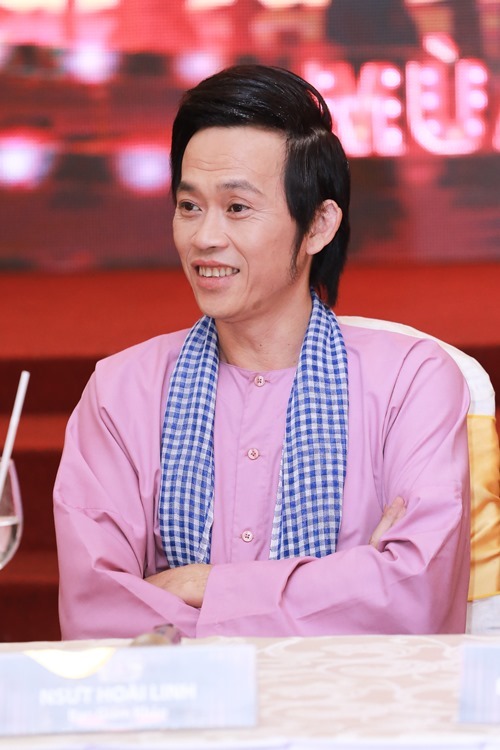  
Nhà sản xuất từ chối trả lời khi được hỏi về mức thù lao để mời nghệ sĩ Hoài Linh (Ảnh: FBNV).
