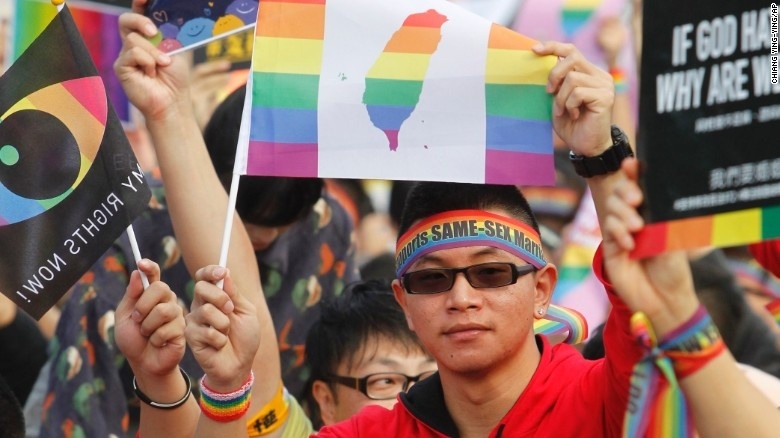  
Trải qua 2 năm ngày Quốc Tế Chống Kì Thị LGBT mới chính thức ra đời - Ảnh Pinterest