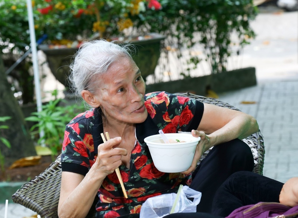  
Nghệ sĩ Bo Bo Hoàng gầy gò, hốc hác ở tuổi 74. (Ảnh: BTC) - Tin sao Viet - Tin tuc sao Viet - Scandal sao Viet - Tin tuc cua Sao - Tin cua Sao