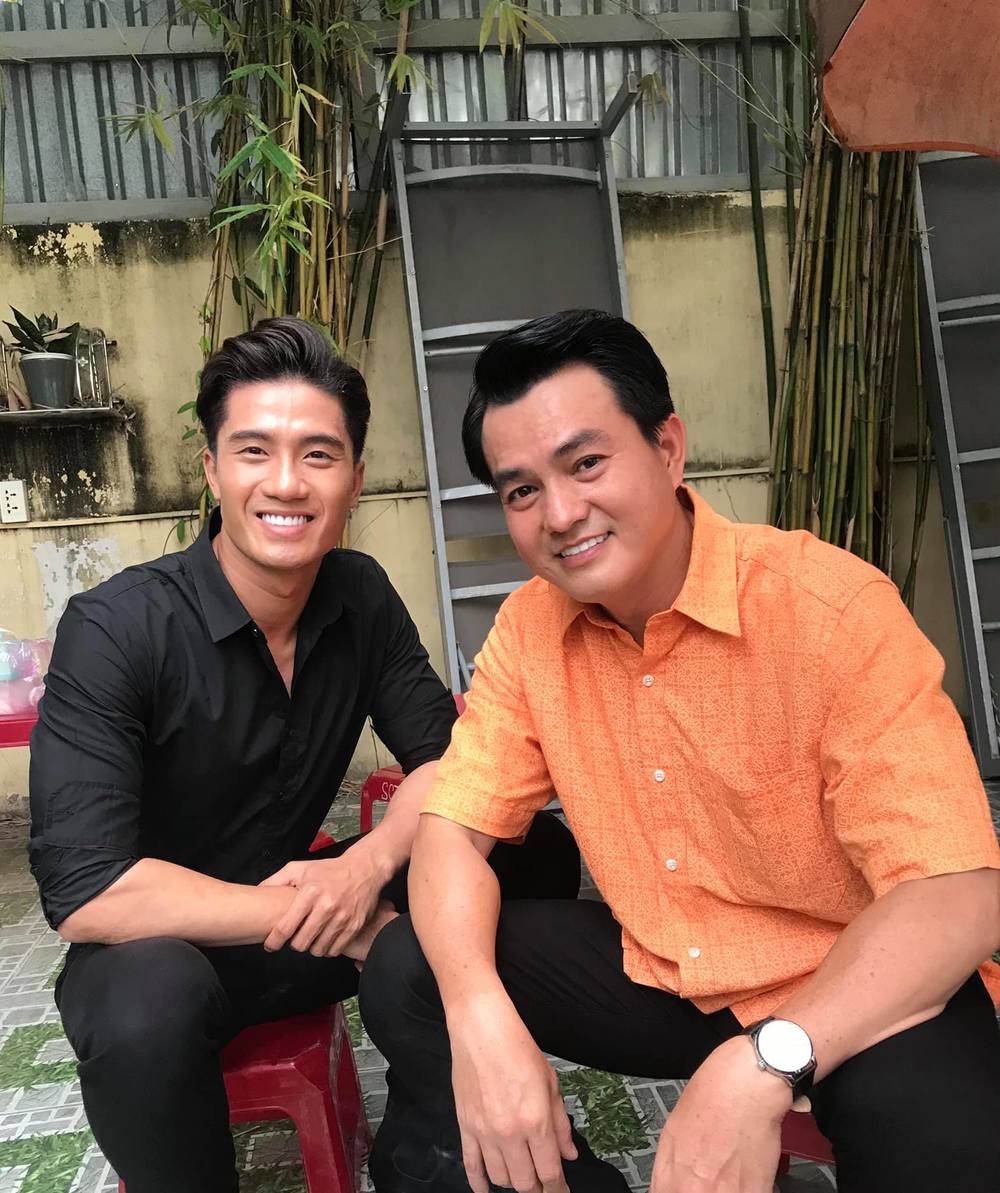  
Nguyễn Đạt đóng phim Sau Phút Đam Mê cùng nam diễn viên Cao Minh Đạt. (Ảnh: FBNV)