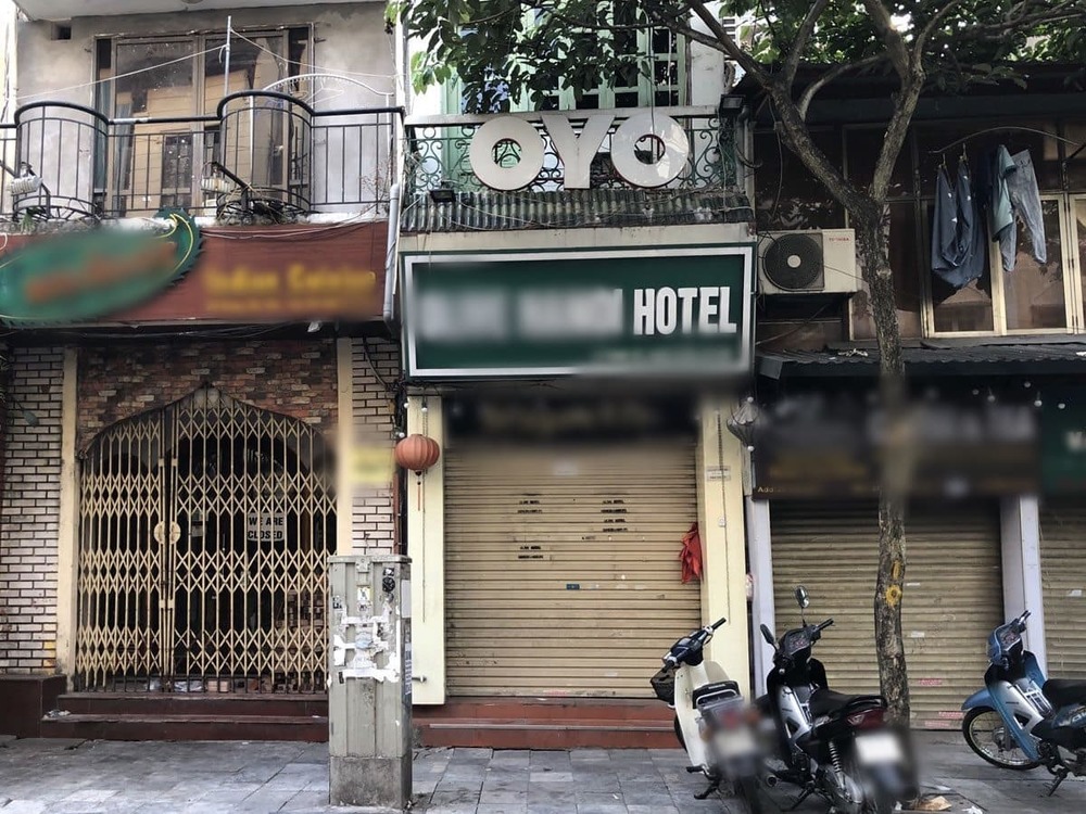  
Không ít khách sạn tại phố cổ Hà Nội đã phải đóng cửa vì không có khách du lịch. (Ảnh: Hà Nội Mới)