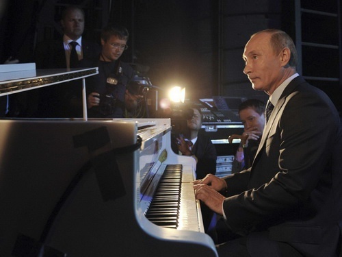  
Khoảnh khắc "hút hồn" của Tổng thống Putin. (Ảnh: Reuters)