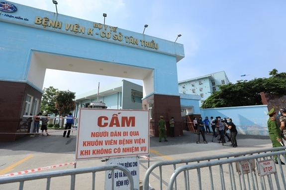  
Bệnh viện K cơ sở Tân Triều được lập chốt kiểm soát sau loạt ca mắc Covid-19. (Ảnh: Thanh Niên)