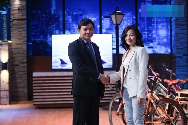  
Shark Phú nhanh chóng chốt deal, đầu tư cho sản phẩm của CEO Nguyễn Thị Thu Hằng. (Ảnh: Cắt từ video)