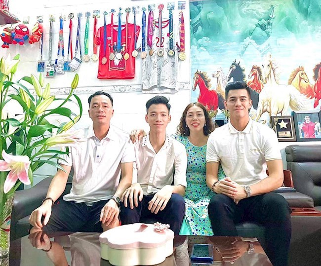  
Gia đình của cầu thủ Tiến Linh đang sinh sống tại Bình Dương. (Ảnh: FBNV) - Tin sao Viet - Tin tuc sao Viet - Scandal sao Viet - Tin tuc cua Sao - Tin cua Sao