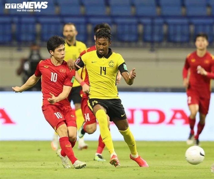  
Phần lớn các cầu thủ nhập tịch Malaysia có thể chất cao lớn hơn so với tuyển Việt Nam. (Ảnh: VTC News)
