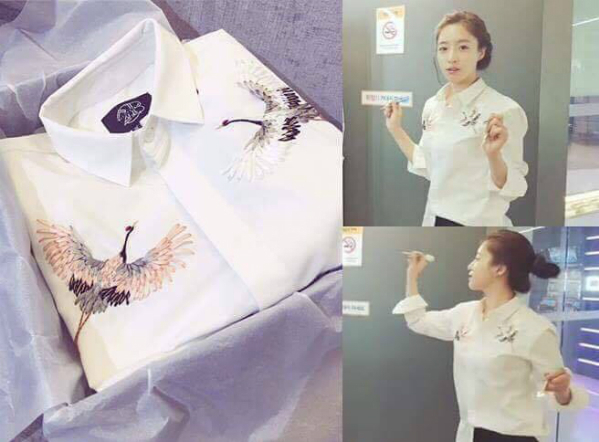  
Một lần khác, Eunjung được bắt gặp mặc áo sơ mi thuộc thương hiệu 2B Closet, 1 brand Việt Nam. (Ảnh: creatrip)