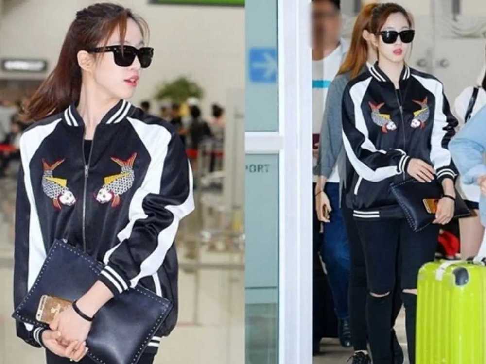 
Trong một lần xuất hiện ở sân bay, Eunjung đã mặc chiếc áo khoác có họa tiết cá chép trong tranh dân gian Đồng Hồ của Việt Nam. Bức ảnh này nhanh chóng được người hâm mộ chia sẻ rộng rãi. (Ảnh: Twitter)