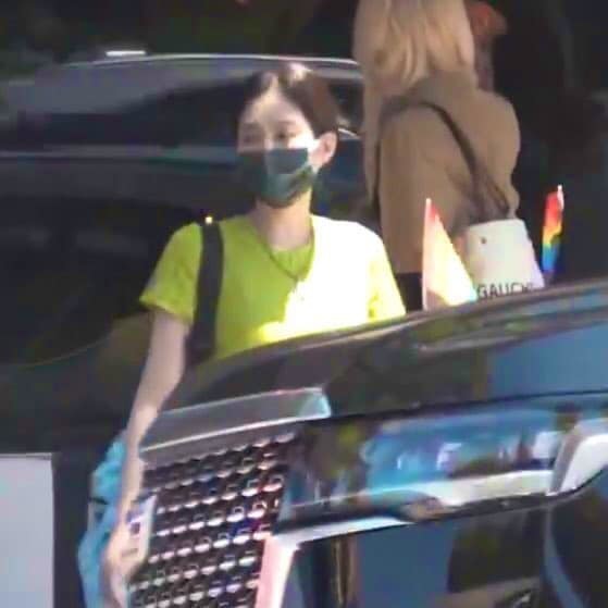 Jennie Vừa đến Mỹ G Dragon Cung Bị Soi Co Mặt ở Xứ Cờ Hoa