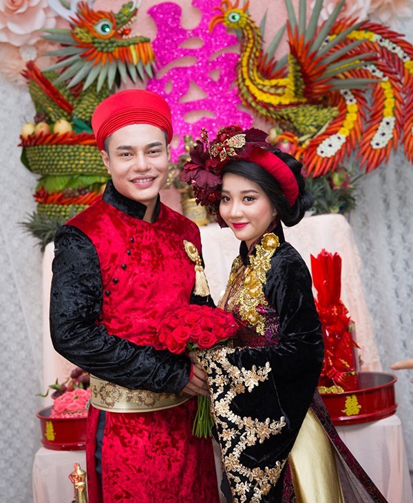  
Lê Dương Bảo Lâm và vợ trong ngày cưới. (Ảnh: FBNV)