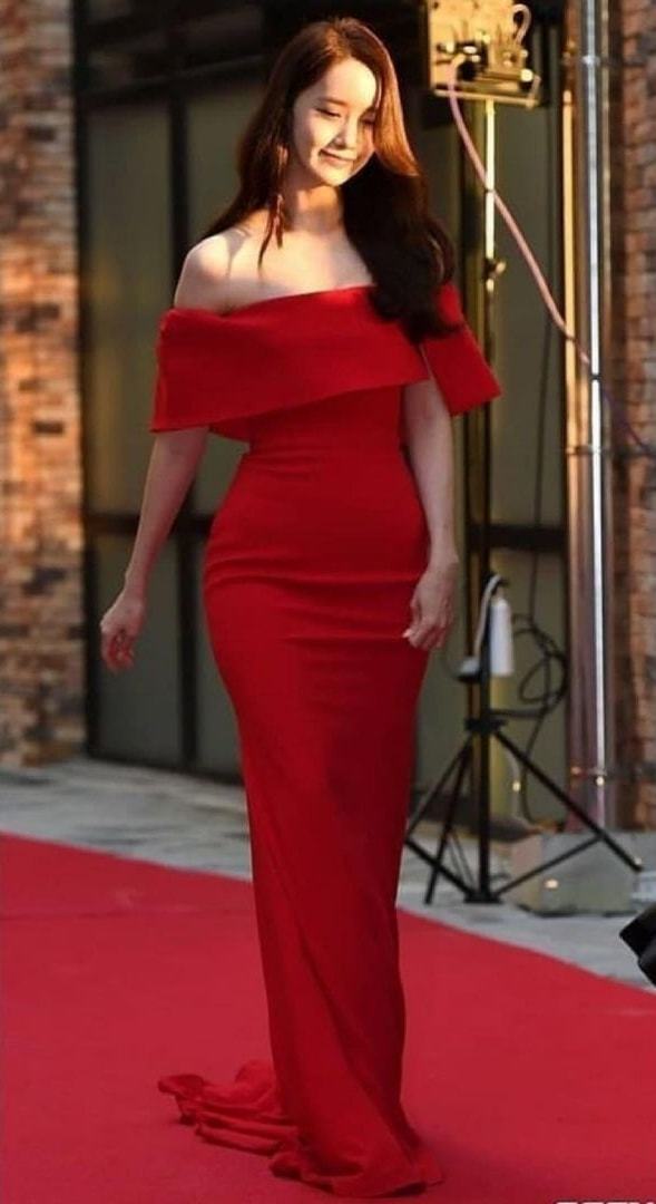  
Yoona chiếm spotlight khi bước trên thảm đỏ. (Ảnh: Twitter)