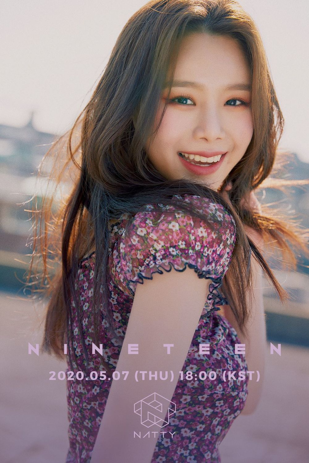  
Ngoại hình của Natty vô cùng tỏa sáng trong album solo của mình. (Ảnh: Pinterest)