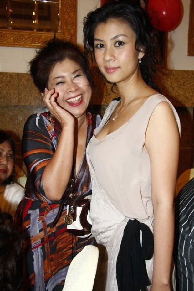 Kim Thư cùng mẹ nổi tiếng là nữ ca sĩ Trang Kim Yến. (Ảnh: FBNV) - Tin sao Viet - Tin tuc sao Viet - Scandal sao Viet - Tin tuc cua Sao - Tin cua Sao