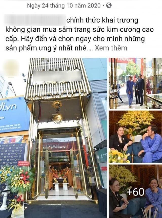  
Loạt ảnh cho thấy Hoài Linh từng có mặt tại sự kiện khai trương của cửa hàng này mặc dù đang trong thời gian cách ly. (Ảnh: Chụp màn hình)