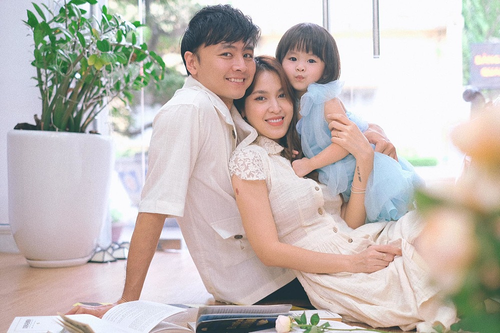  
Đây quả thực là gia đình "nhan sắc có thừa" của showbiz Việt. (Ảnh: FBNV)