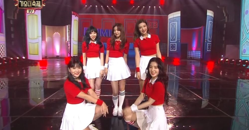 
Red Velvet kết màn bằng ca khúc Dumb Dumb của mình. (Ảnh: Chụp màn hình)