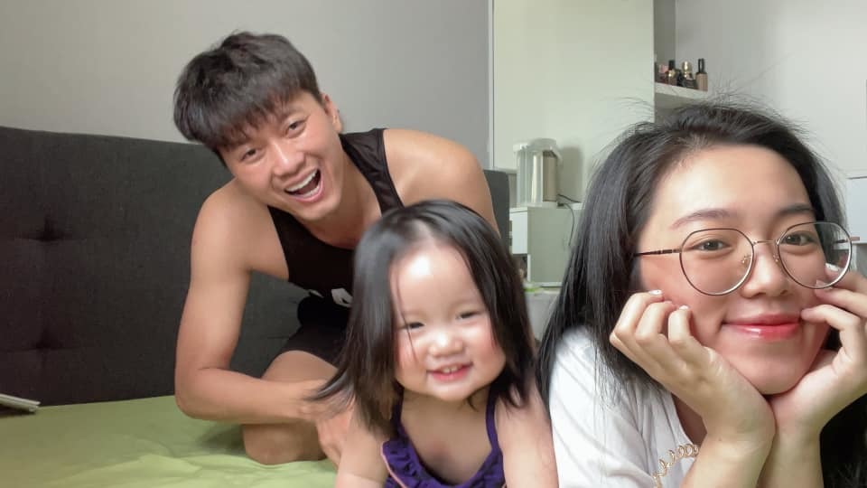  Quách Ngọc Tuyên có gia đình đáng ngưỡng mộ bên vợ trẻ và con gái đầu lòng. (Ảnh: Facebook nhân vật)