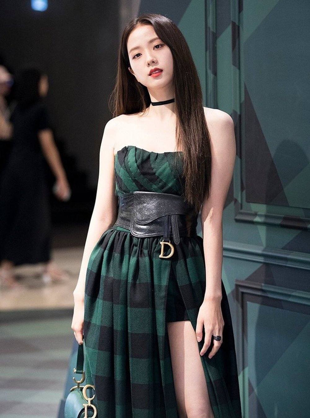  
Jisoo diện trang phục cực ấn tượng tại một sự kiện Dior. (Ảnh: Pinterest)