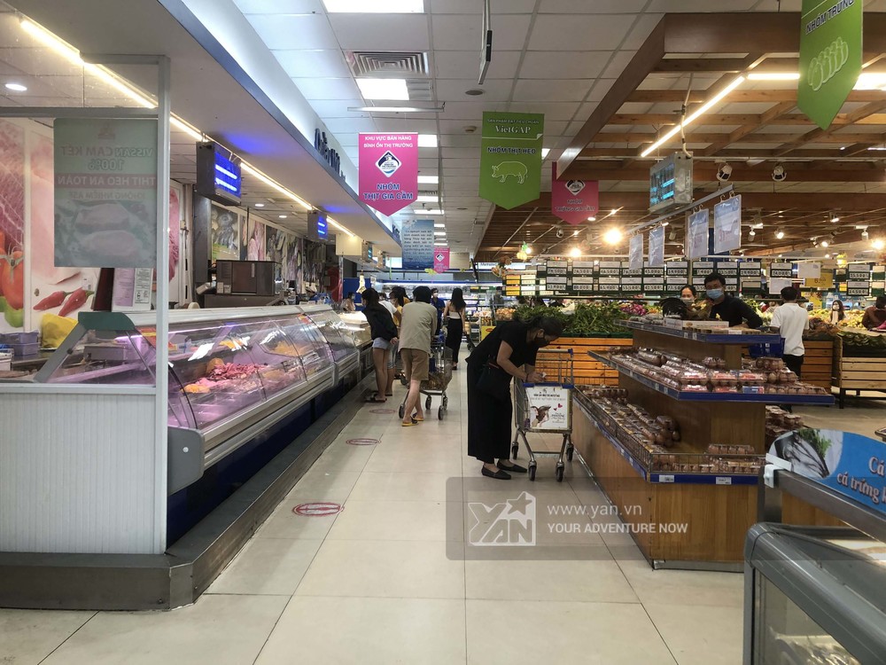  
Ghi nhận thực tế tại siêu thị trên đường Lê Văn Việt vào chiều ngày 8/7.
