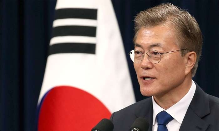  
Tổng thống Moon Jae In đã bày tỏ niềm yêu mến đối với IU. (Ảnh: Pinterest)