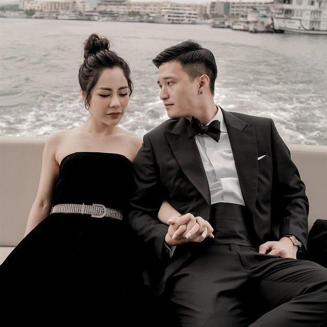  
Hình ảnh sang trọng trên du thuyền của Huỳnh Anh và bạn gái cách đây không lâu. (Ảnh: FBNV) - Tin sao Viet - Tin tuc sao Viet - Scandal sao Viet - Tin tuc cua Sao - Tin cua Sao