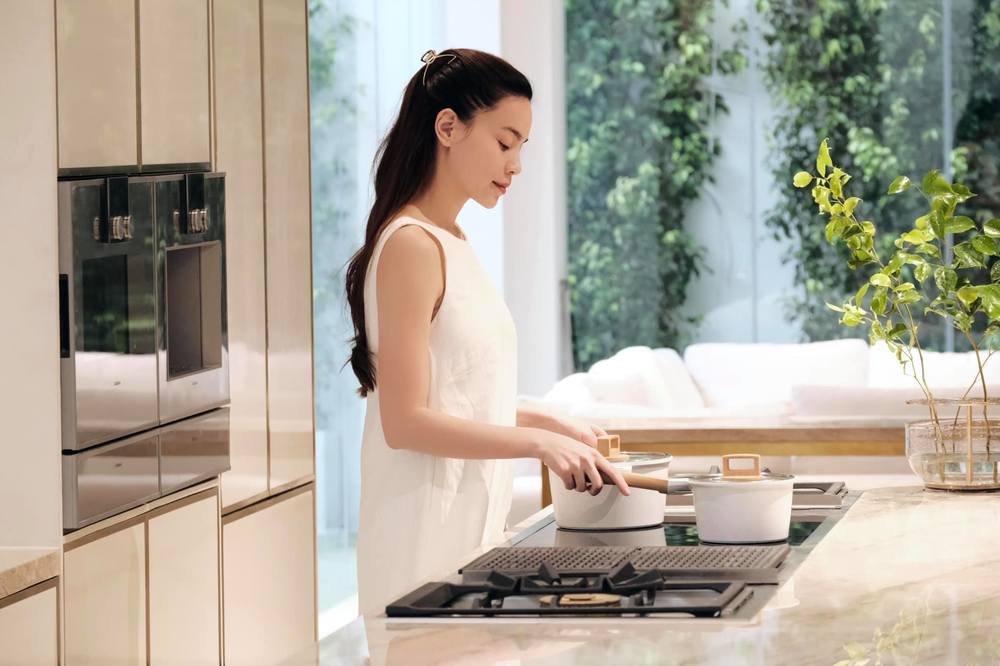  Chính nữ ca sĩ cũng cảm thấy khó hiểu với chính mình: 'Ủa dịu dàng từ bao giờ vậy mẹ'. - Tin sao Viet - Tin tuc sao Viet - Scandal sao Viet - Tin tuc cua Sao - Tin cua Sao
