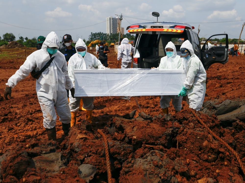 Indonesia đang hứng chịu làn sóng Covid-19 mạnh. (Ảnh: Reuters)