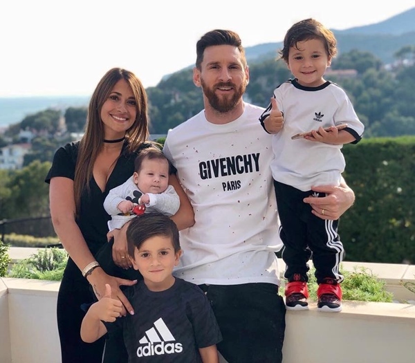  
Messi vừa có cả sự nghiệp thăng hoa lẫn đời tư hạnh phúc đáng ngưỡng mộ. (Ảnh: IGNV)