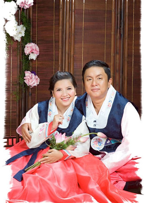  
Bộ ảnh cưới của họ cũng diện trang phục truyền thống của xứ sở kim chi. - Tin sao Viet - Tin tuc sao Viet - Scandal sao Viet - Tin tuc cua Sao - Tin cua Sao