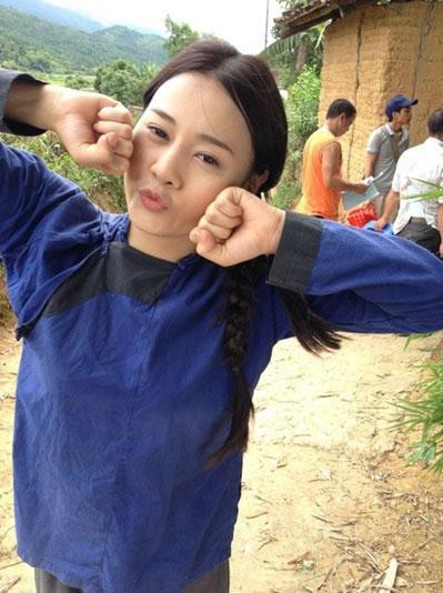 Phương Oanh trong hậu trường phim Hoa Bay. (Ảnh: VTC) - Tin sao Viet - Tin tuc sao Viet - Scandal sao Viet - Tin tuc cua Sao - Tin cua Sao