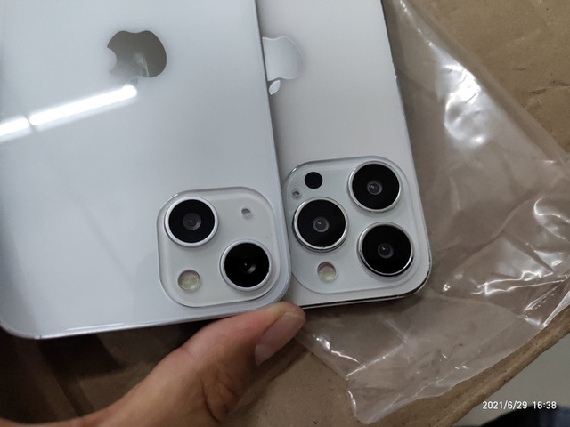  
Hình ảnh rò rỉ từ bên thứ 3 sản xuất ốp iPhone cho Apple tại Trung Quốc. (Ảnh: Weibo)