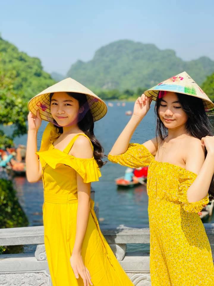  2 ái nữ nhà Quyền Linh. (Ảnh: FBNV)