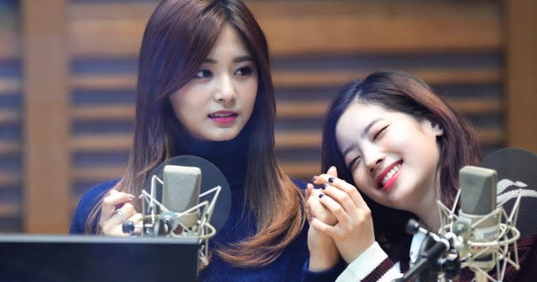 Sự lệch tông đáng yêu của Tzuyu và Dahyun. (Ảnh: Pinterest)