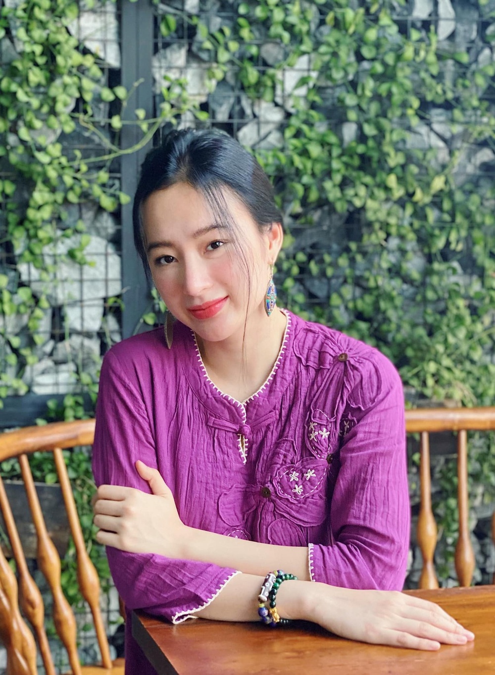 Angela Phương Trinh đằm thắm, xinh đẹp sau khi thay đổi suy nghĩ, phong cách sống. 