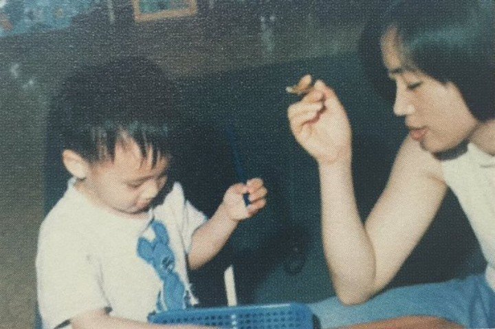 Hình ảnh Jin và mẹ.