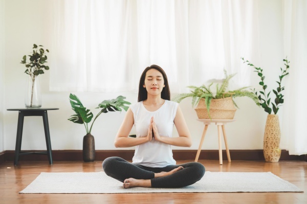 Hãy dành ra từ 5-7 phút cho việc thả lỏng và hít thở ở bước đầu. (Ảnh: Vecteezy)