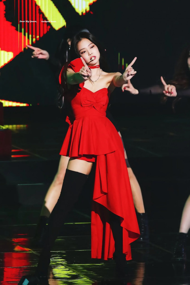  
Jennie là nữ idol đầu tiên "diss" truyền thông trên sân khấu. (Ảnh: Twitter)