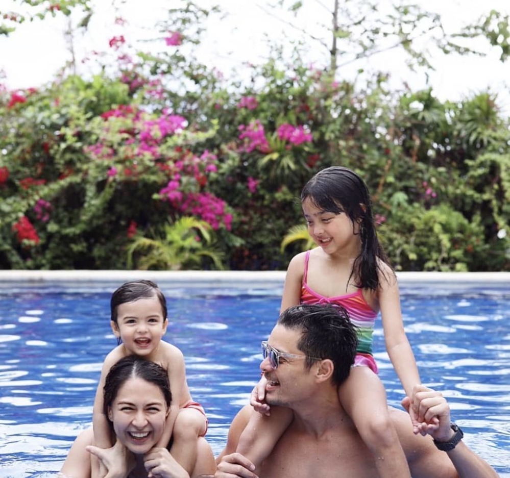  
Gia đình hạnh phúc của mỹ nhân xinh đẹp Philippines khiến nhiều người ngưỡng mộ. (Ảnh: IGNV)