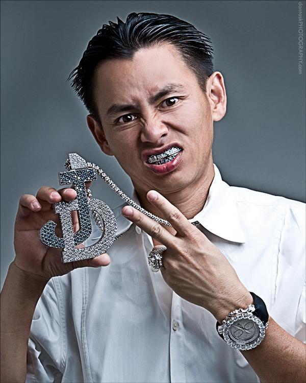 
Kim cương đá quý tạo nên thương hiệu cho Johnny Đặng.