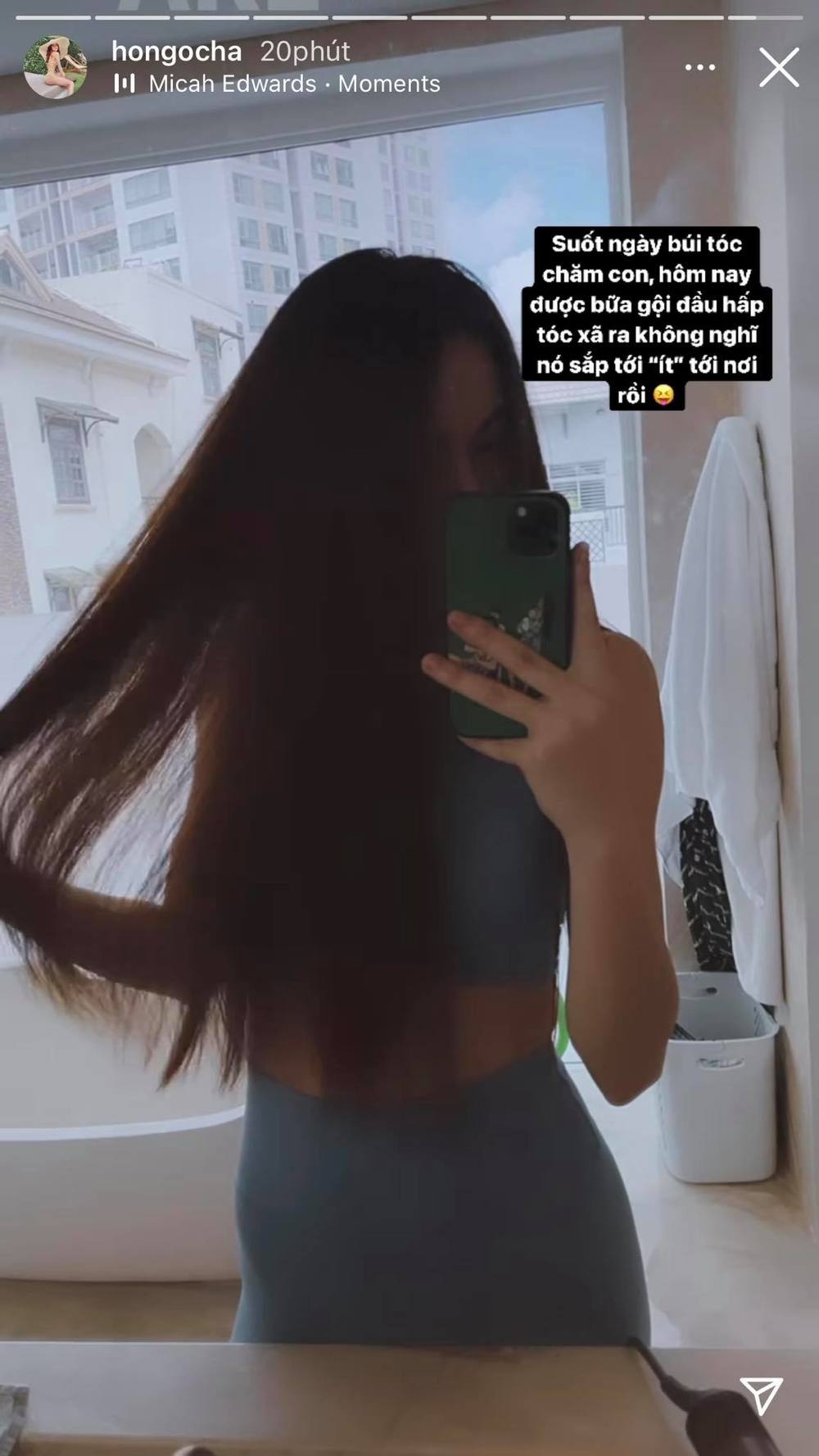    Nữ ca sĩ lo lắng khi phát hiện mái tóc ngày càng ít dần, xơ xác nếu không chăm kỹ lưỡng. (Ảnh: Chụp màn hình) - Tin sao Viet - Tin tuc sao Viet - Scandal sao Viet - Tin tuc cua Sao - Tin cua Sao