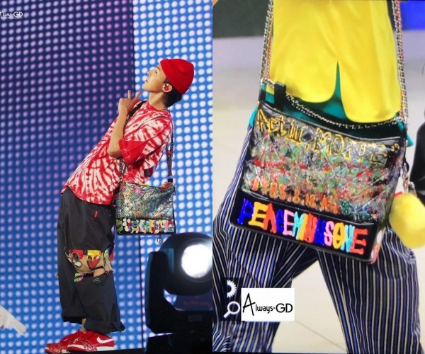  
Có lẽ nhìn chiếc túi này fan hâm mộ cũng khó nhận ra bản gốc, thiết kế cũng không thoát khỏi số phận bị "màu mè hóa" khi vào tay anh cả BIGBANG. (Ảnh: Always GD)
