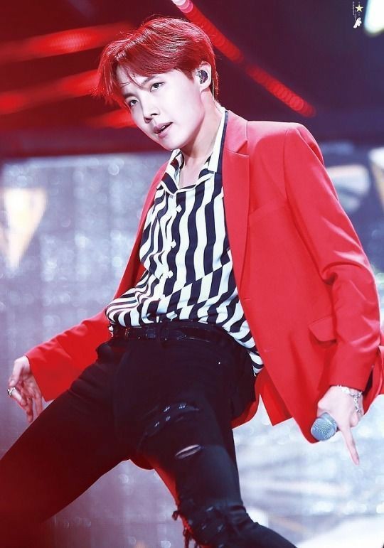 J-Hope vốn hoạt động như một dancer có tiếng trước khi debut cùng BTS. (Ảnh: Twitter)